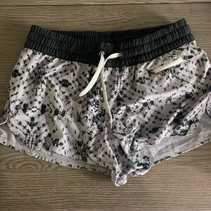 Vuori Clementine Short Size Small
